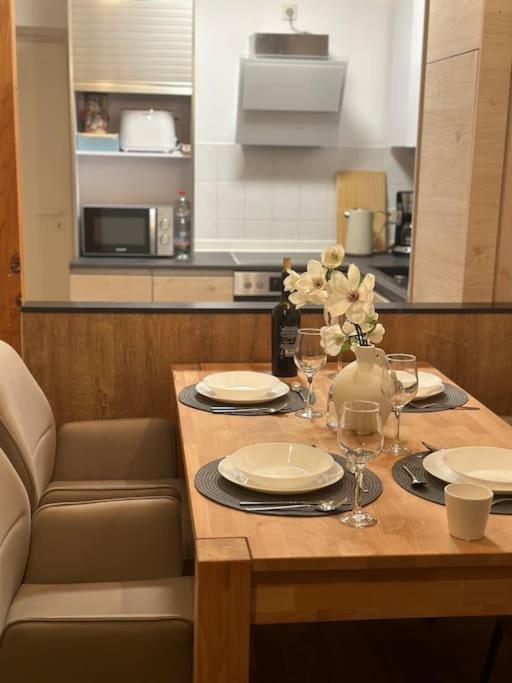 Modern Eingerichtete Wohnung Im Stadtzentrum Zittau Kostenloser Parkplatz Екстер'єр фото