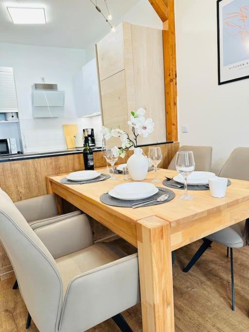 Modern Eingerichtete Wohnung Im Stadtzentrum Zittau Kostenloser Parkplatz Екстер'єр фото